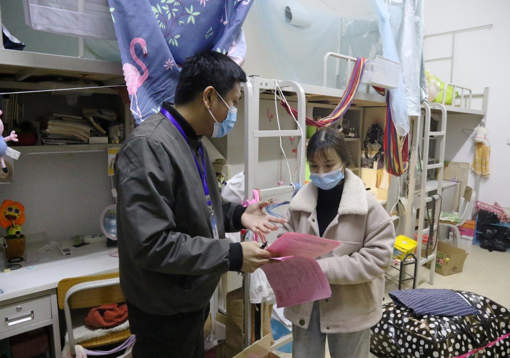 向员工强调“告知书”中的内容