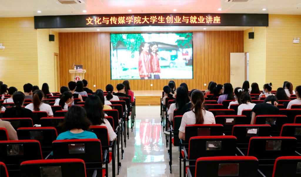 观看贺州外国语学校的宣传片