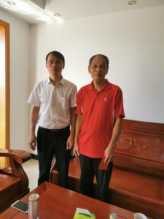 公司副经理陶俊伟与叶建华副教授合影留念