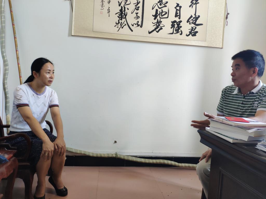 公司党委书记刘利向熊高教授表示感谢