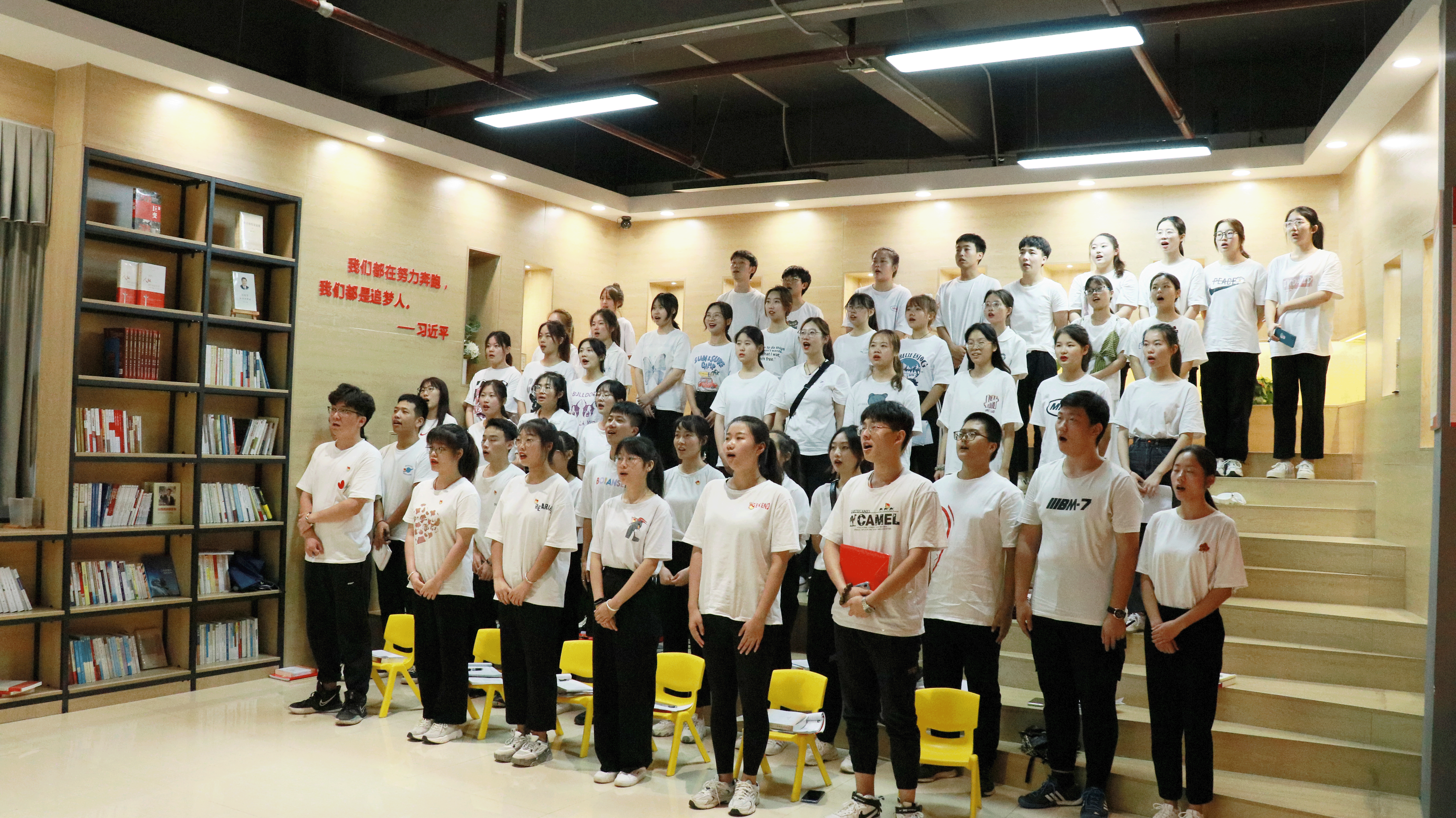 全体同志齐唱《没有共产党就没有新中国》
