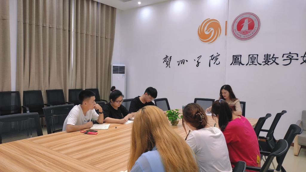 支部书记农英杰与党员代表谈话