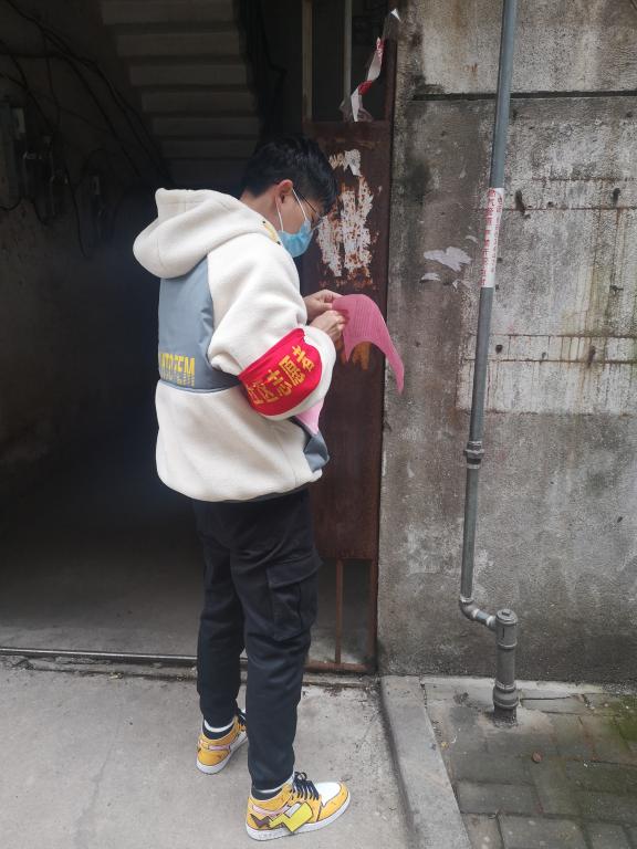 李维圣汉加入社区志愿服务