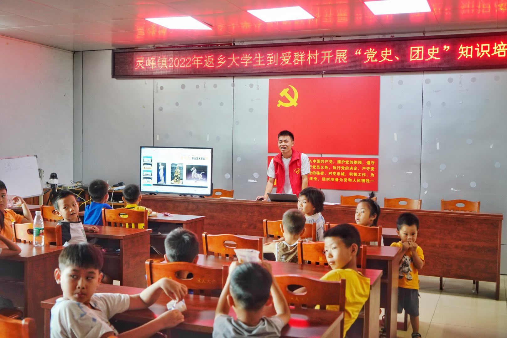 支部成员参加“我为群众办事情”活动剪影
