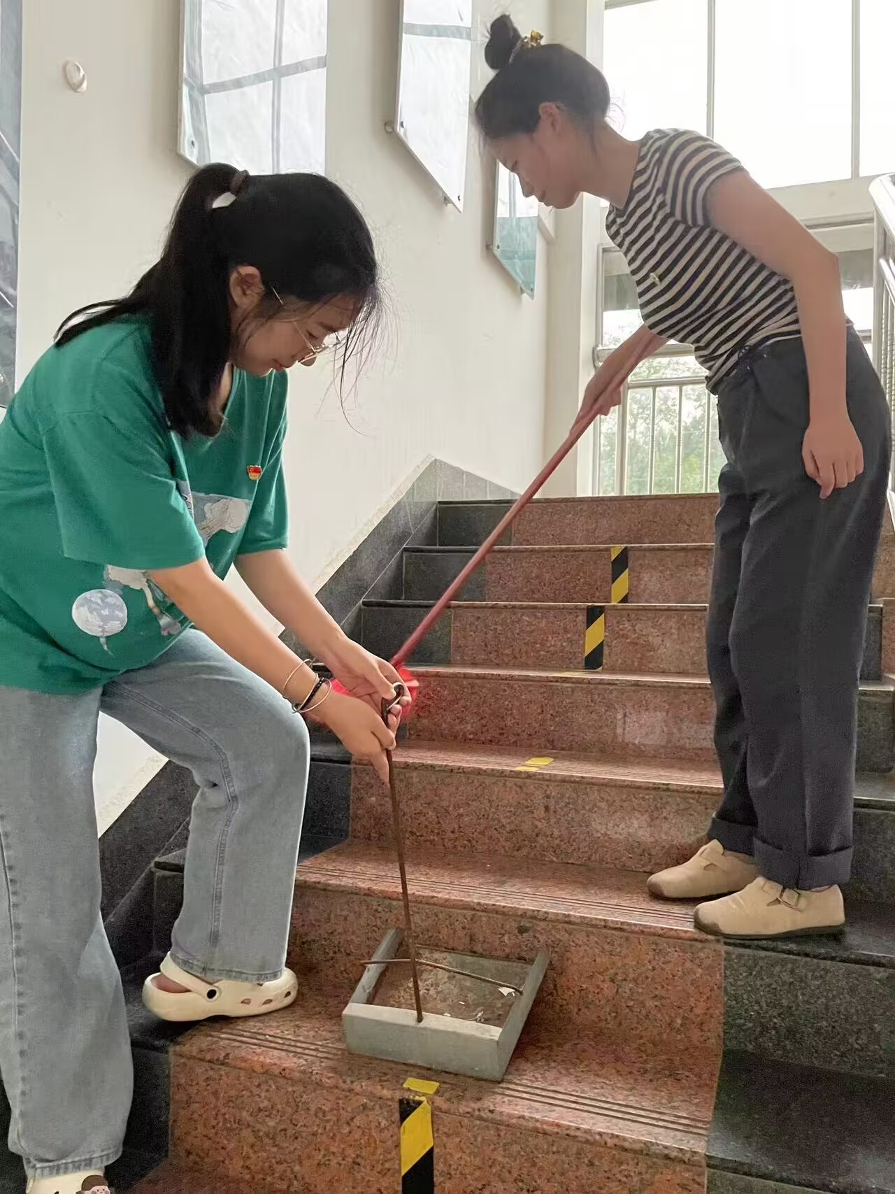 支部同志积极参与劳动