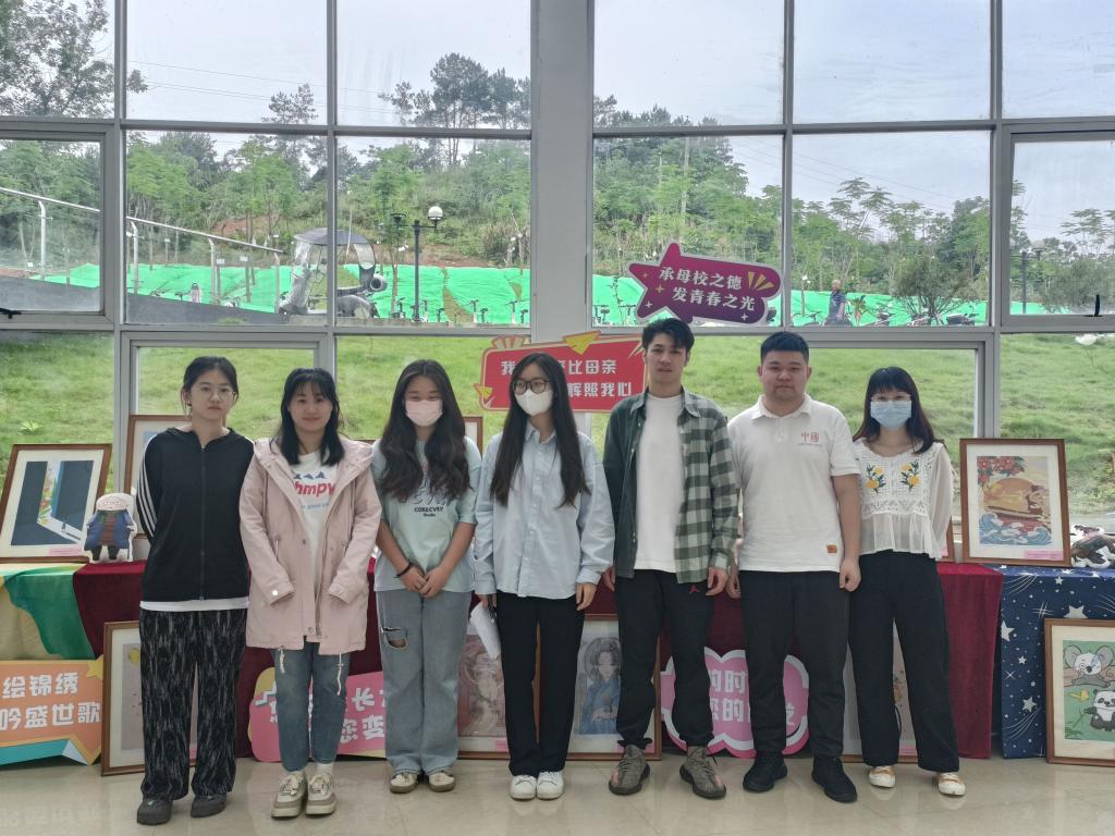 图为活动合影