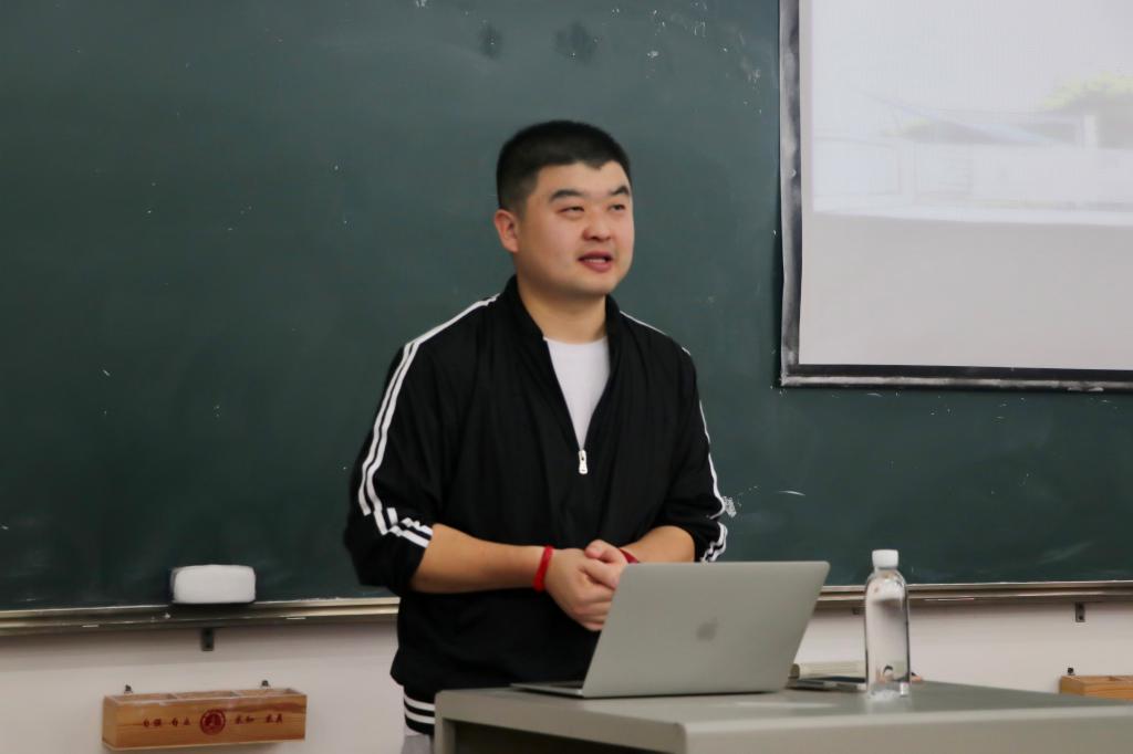 2022年6月,杨明诺回校进行实习与就业经验交流