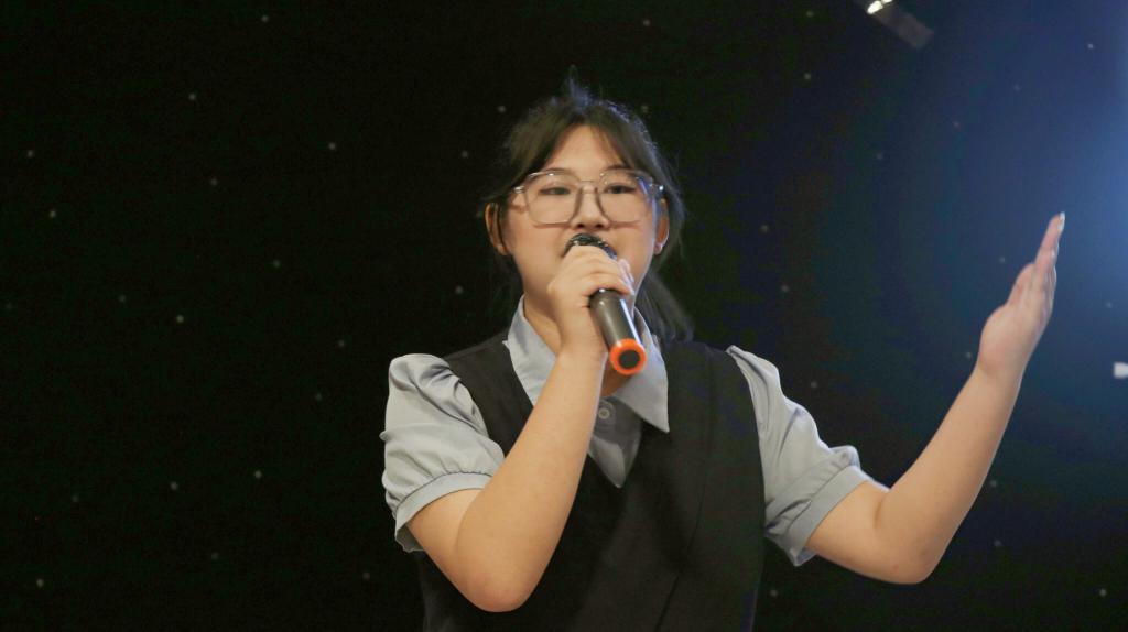 图为比赛选手在演讲